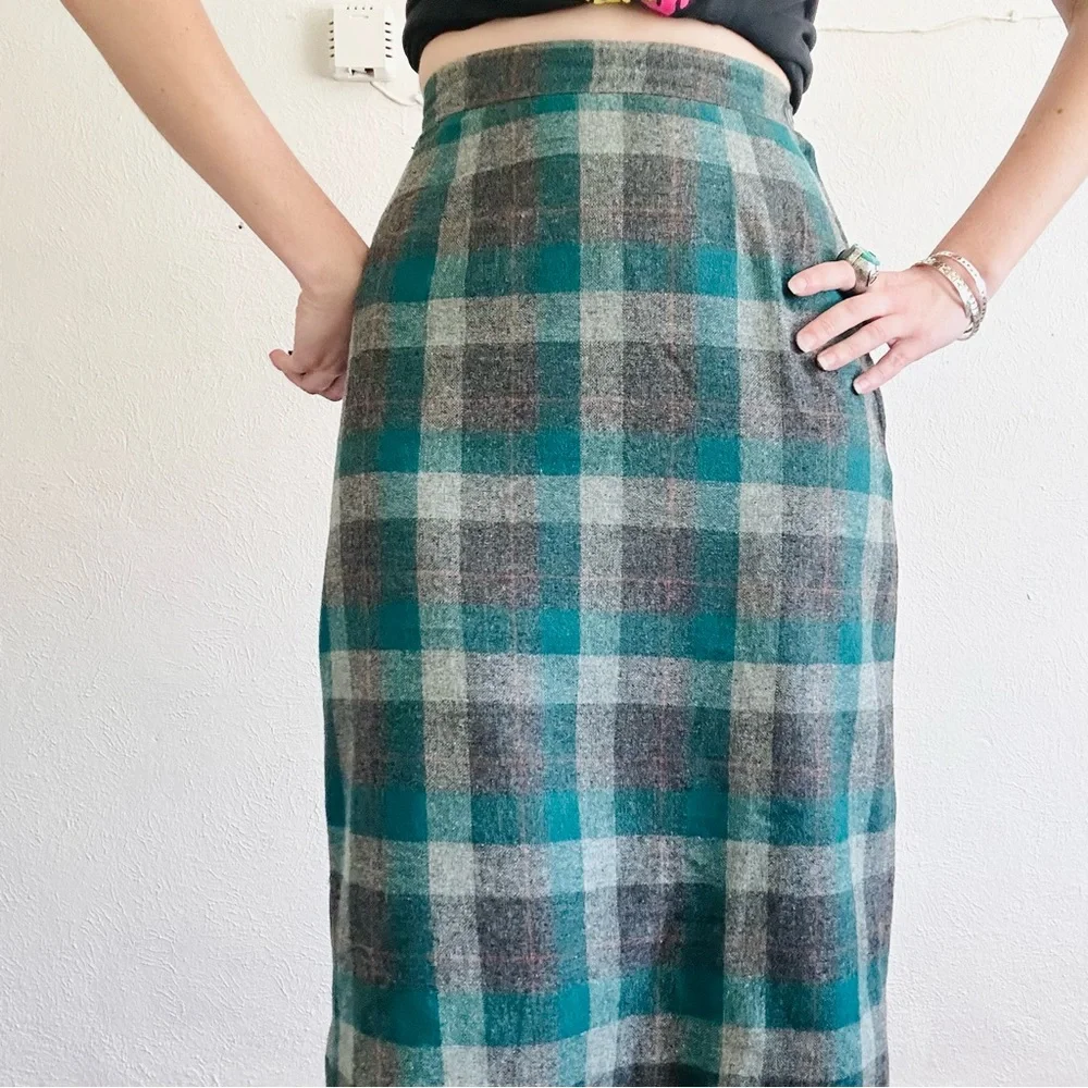🔥SOLD🔥60s VTG Green Plaid Wool High Waisted Schoolgirl Sheath Midi Pencil Skirt - Picture 6 of 10